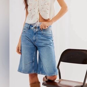 NWT Free People sz32 Ultra Light Beam Blue Denim “Cruisin Wide Crop” Shorts